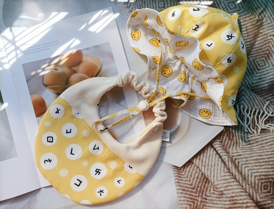 津Handmade 弥月礼盒2件组/栗子遮阳帽/围兜兜/注音符号印花 - 满月礼盒 - 棉 