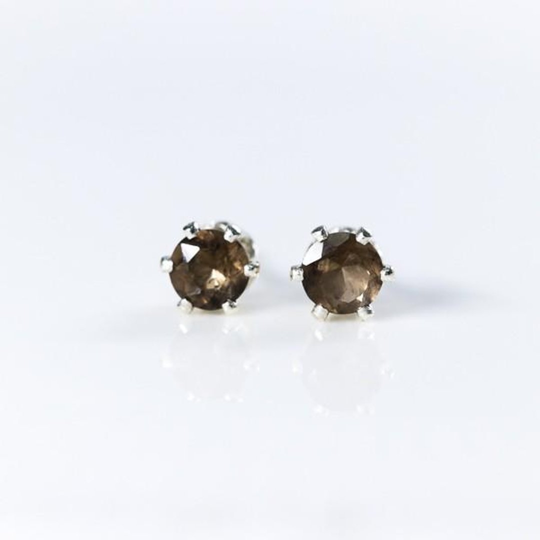 Smoky Quartz Stud Earrings 4mm April Birthstone - 耳环/耳夹 - 宝石 