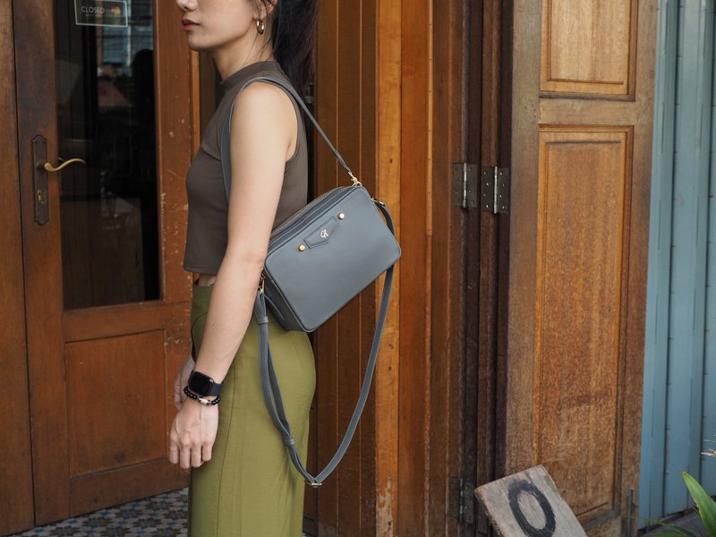 Helen (Smoke) : 2 zip cross body bag, cow leather bag, gray bag - 手提包/手提袋 - 真皮 灰色