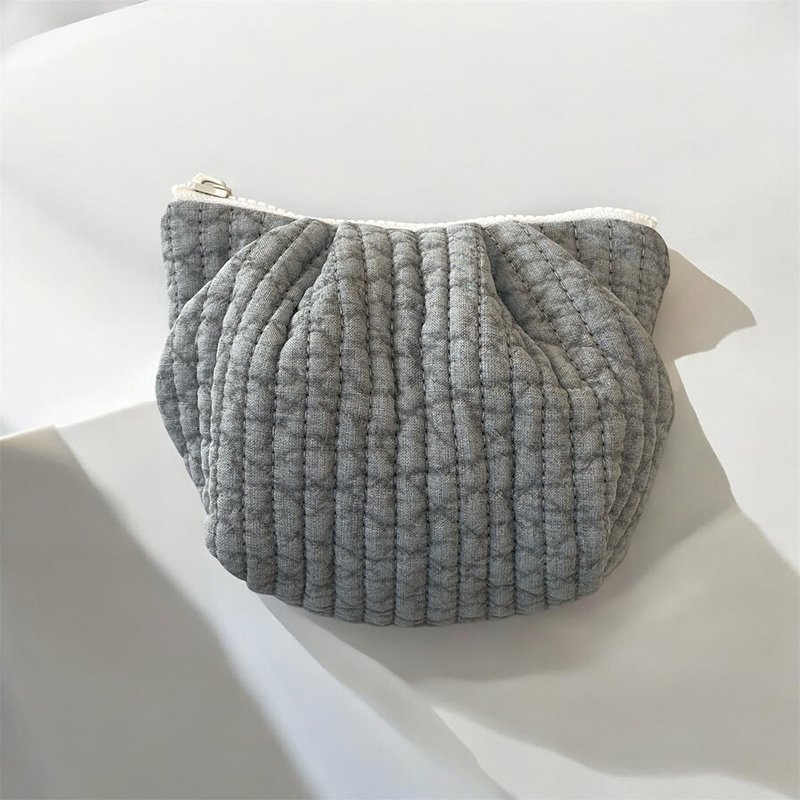 【瑗艺拙现手作】 好手感甜心包-浅灰 - 化妆包/杂物包 - 其他材质 