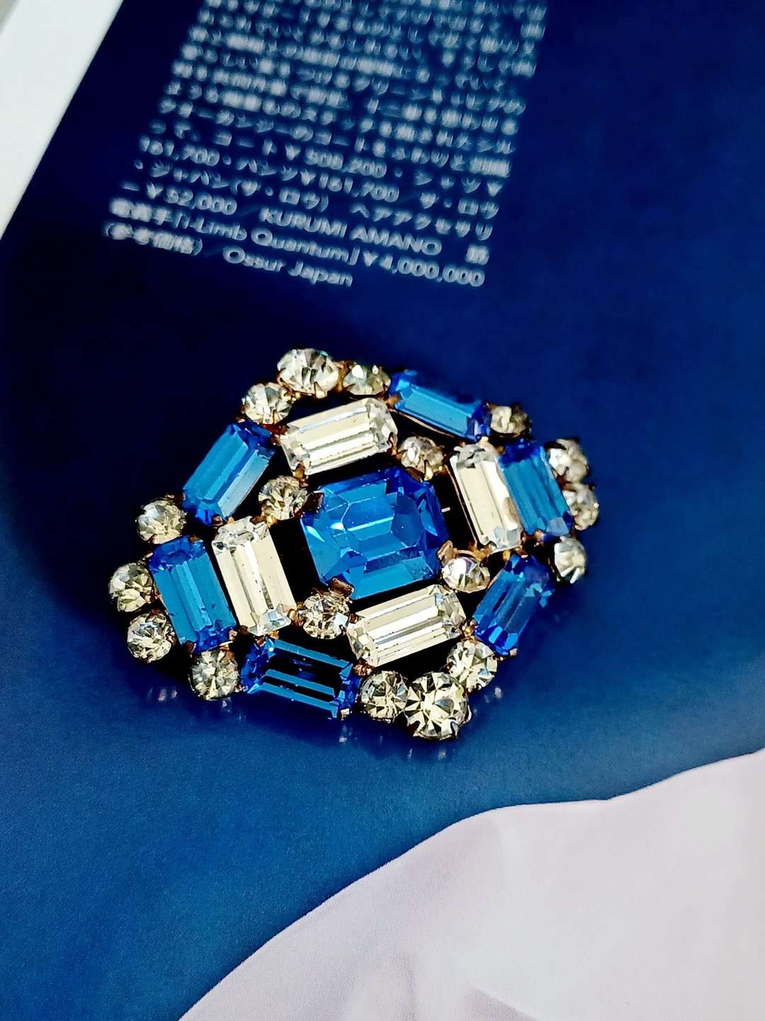 Avintage jewelry  古董典雅蓝白徽章莱茵  别针 胸针 - 胸针 - 其他金属 