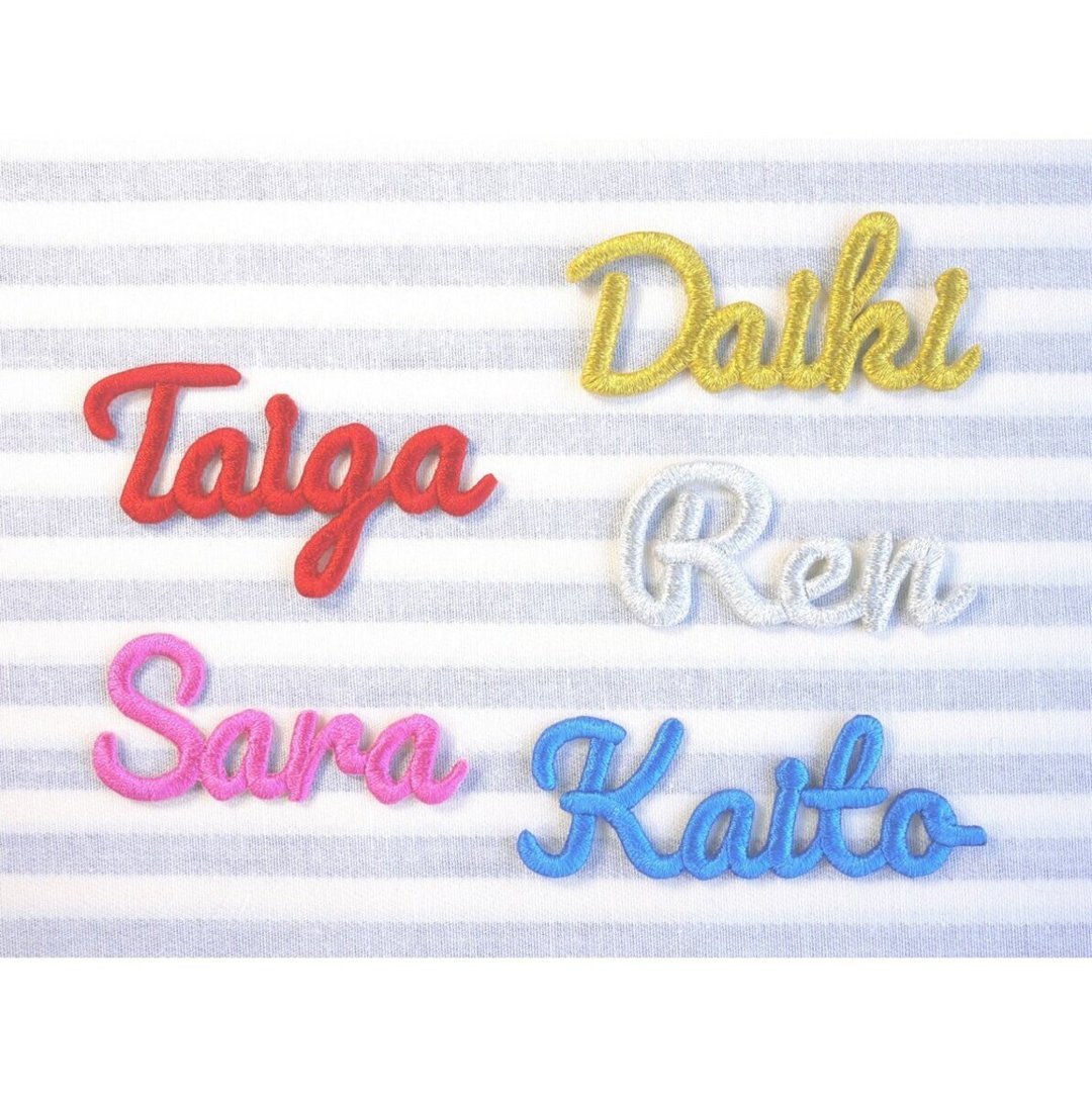 Alphabet name patch. 1 set with 5 pieces. Height 2.5 cm. - 其他 - 绣线 金色