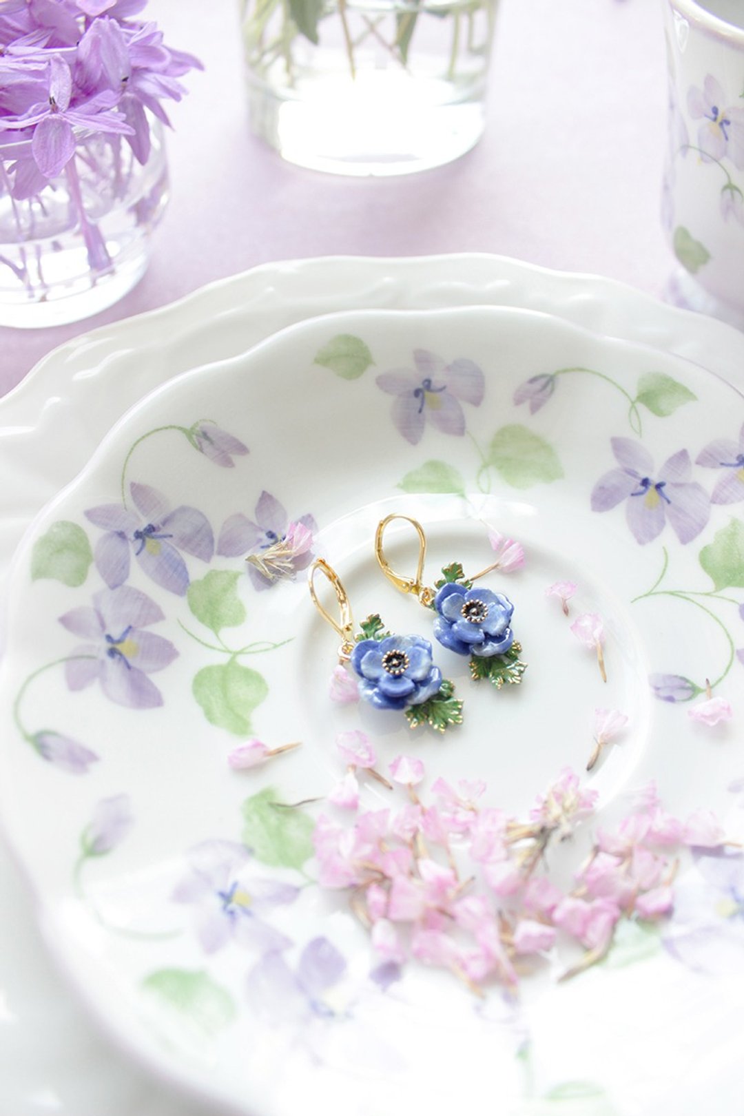 Anemone Violet Earrings, Flower Earrings, Violet flower, Violet Anemone - 耳环/耳夹 - 铜/黄铜 紫色