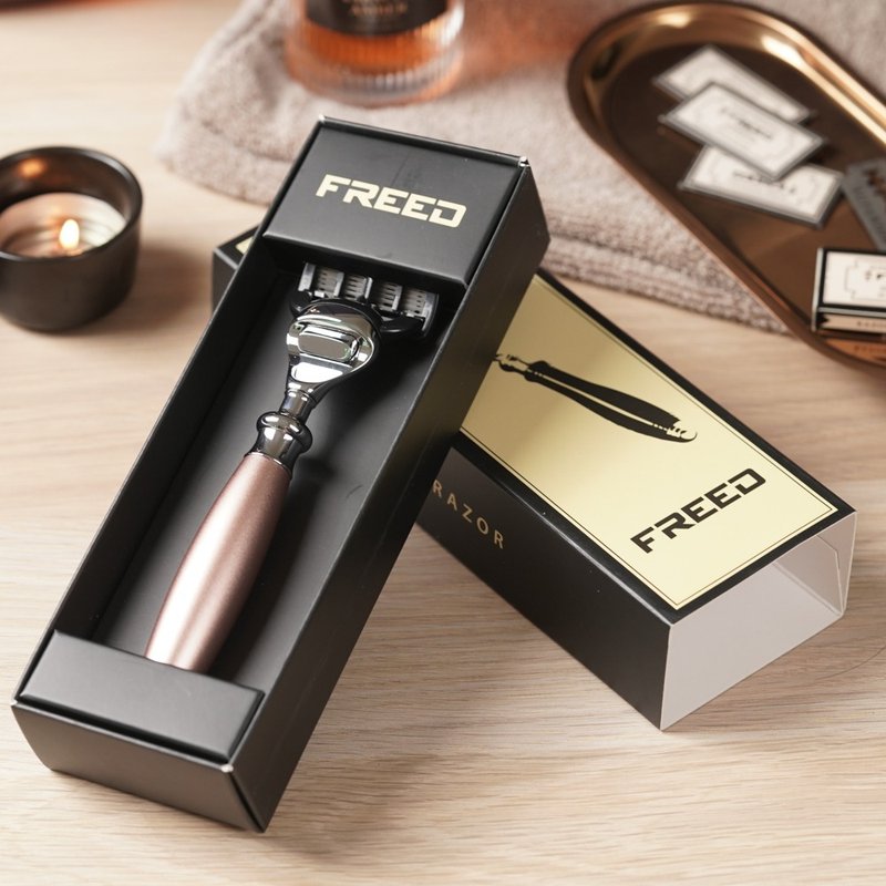 【FREED】两周年特仕款 - 五刀式刮胡刀 - 玫瑰金 定制化刻字 - 男性清洁护肤品 - 其他金属 粉红色