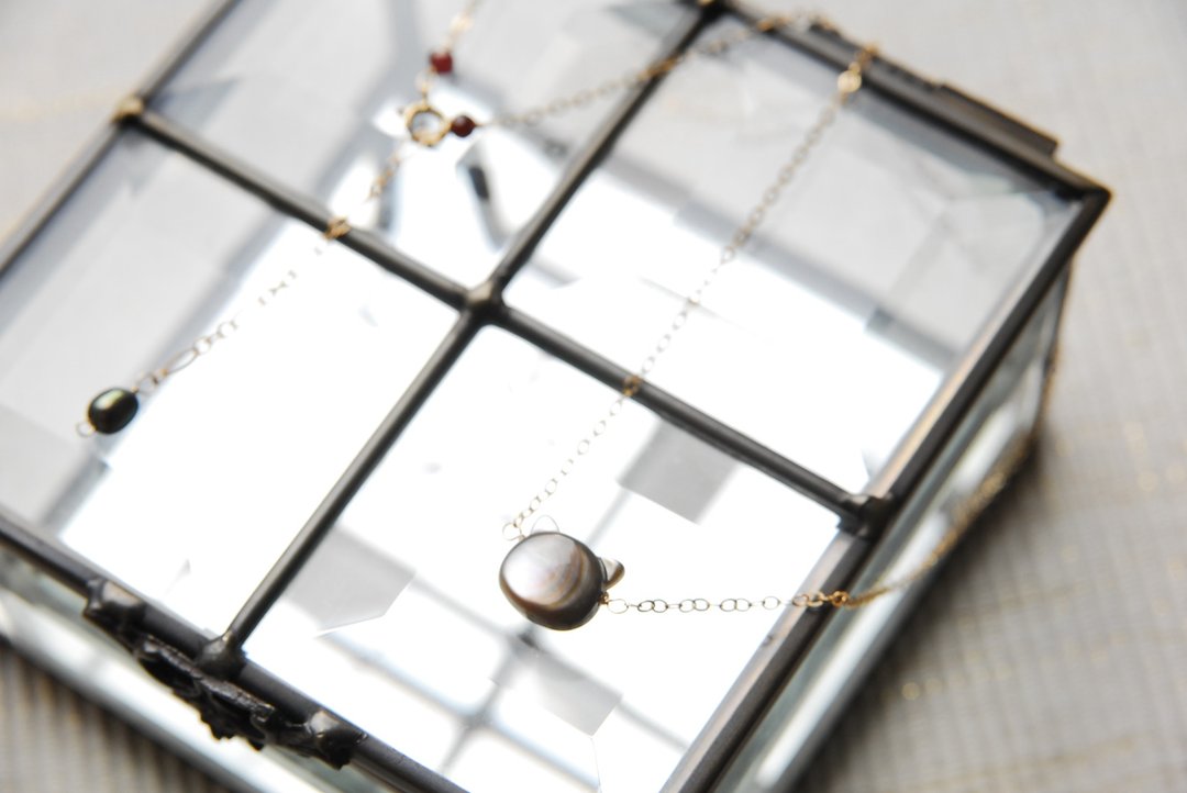 Black cat necklace Black butterfly shell 14kgf - 项链 - 贝壳 黑色