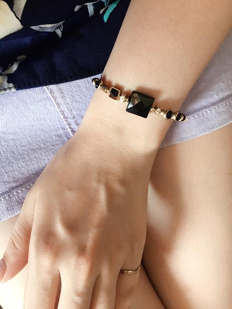 舞黑夜~黑玛瑙/水钻/黄铜 手工手环 - 手链/手环 - 宝石 黑色