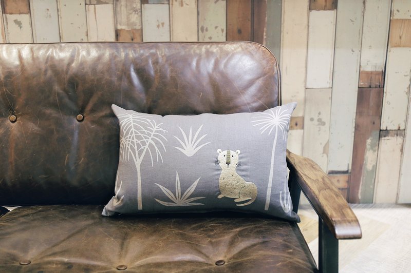 台湾云豹刺绣抱枕 - 枕头/抱枕 - 棉．麻 灰色