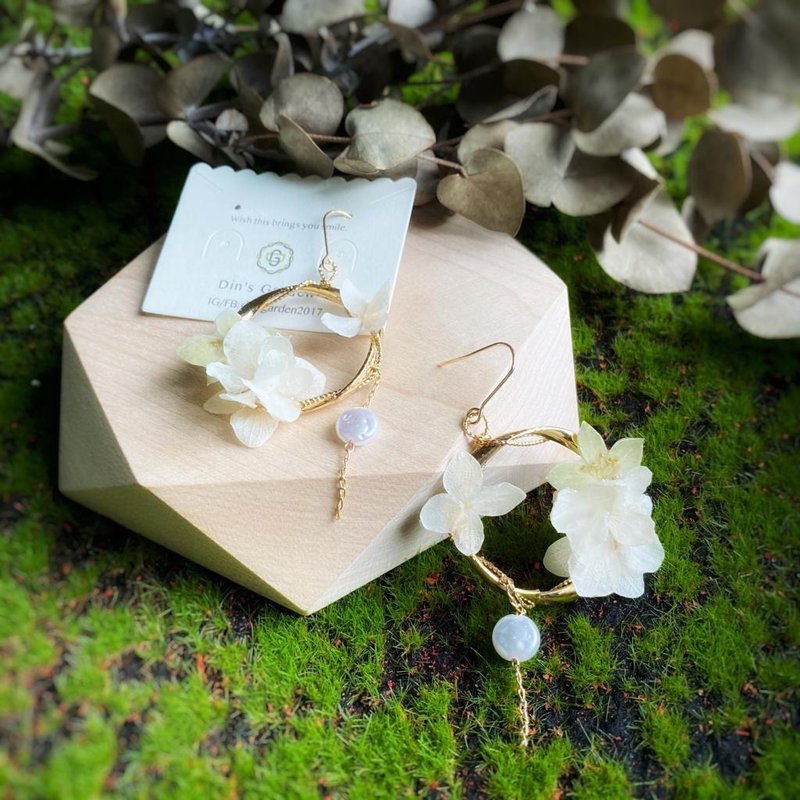 扭纹圈配白色绣球花耳环 - 耳环/耳夹 - 植物．花 白色