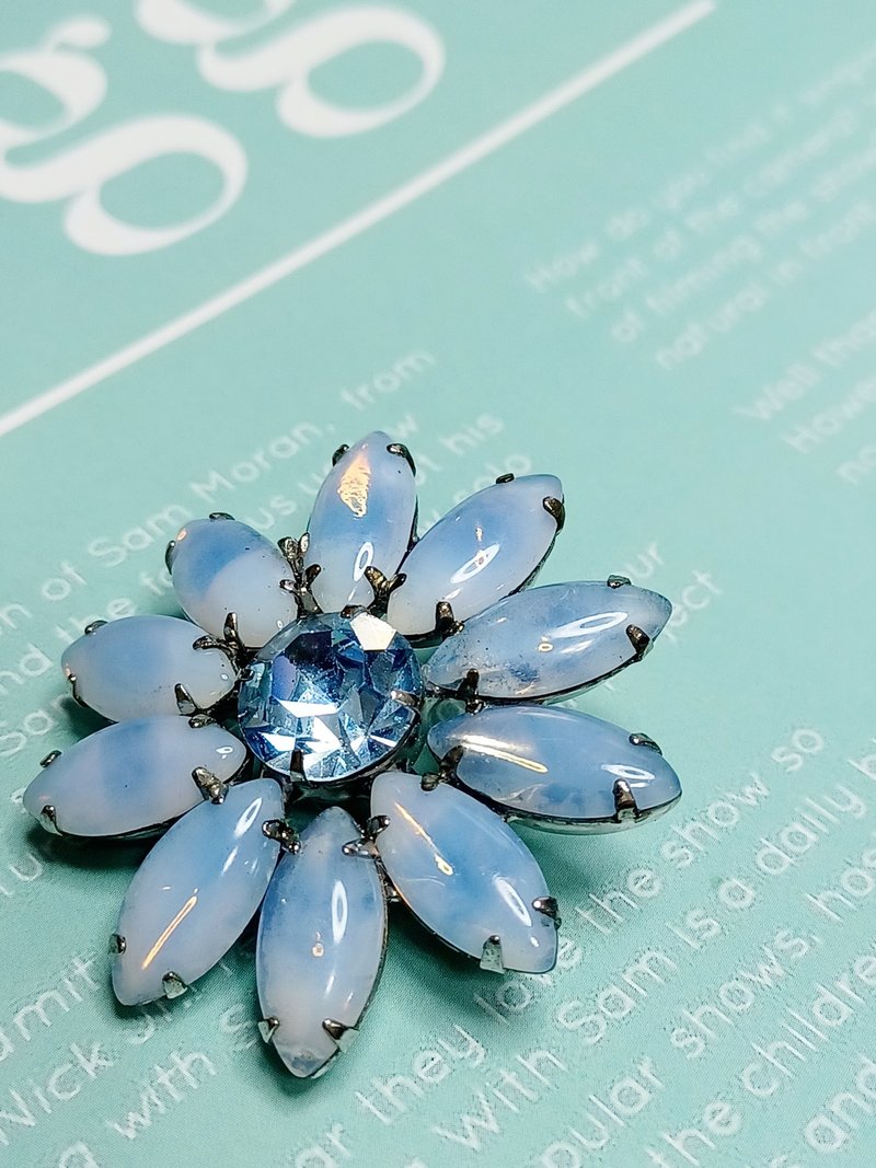 vintage jewelry 气质蓝色云彩莱茵钻  别针 胸针 - 胸针 - 其他金属 