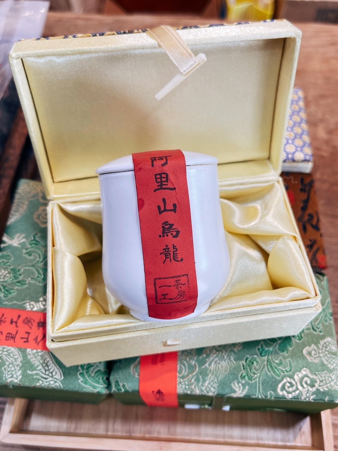 白陶小茶礼-阿里山乌龙茶 ALISHAN OOL ONG TEA - 茶 - 陶 