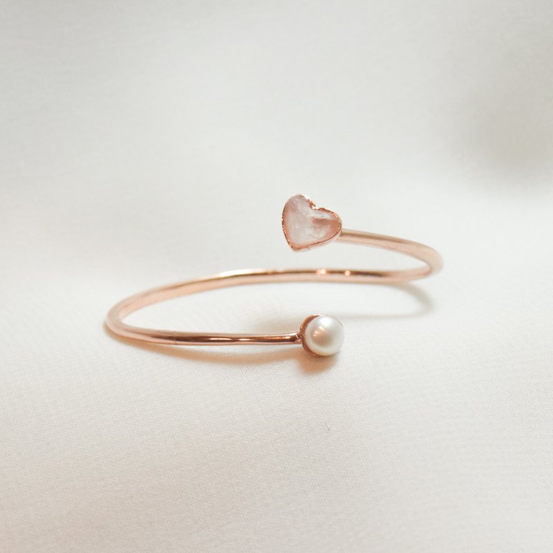 Mini Heart & Pearl bangle - 手链/手环 - 其他材质 粉红色