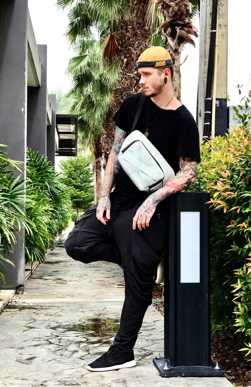 Street Water-resistant Cross bag - 侧背包/斜挎包 - 其他材质 黑色