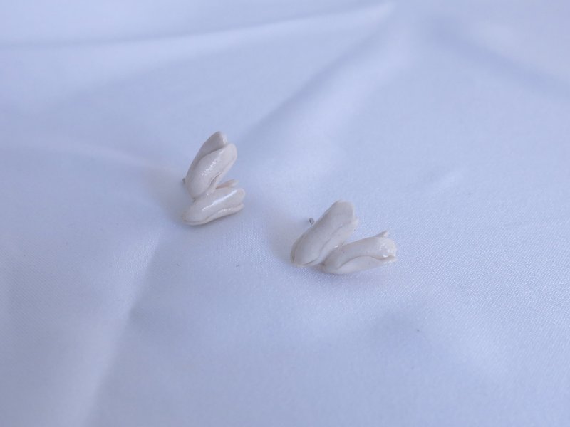 Petit white michelia白瓷纯银耳环 - 耳环/耳夹 - 瓷 白色