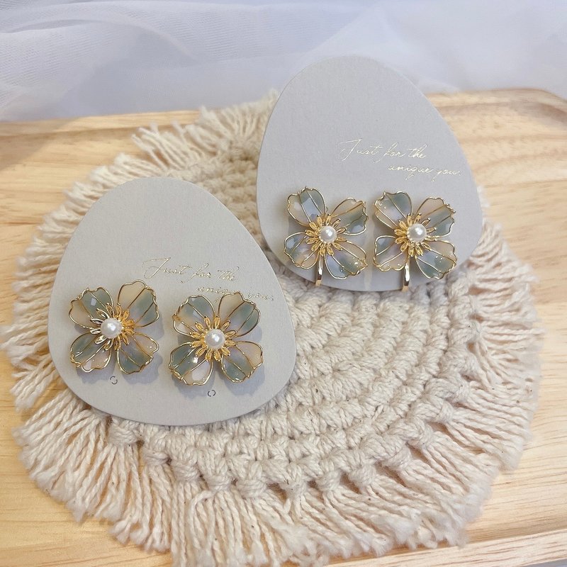 晕染荷叶花黄绿款 - 耳环/耳夹 - 树脂 绿色