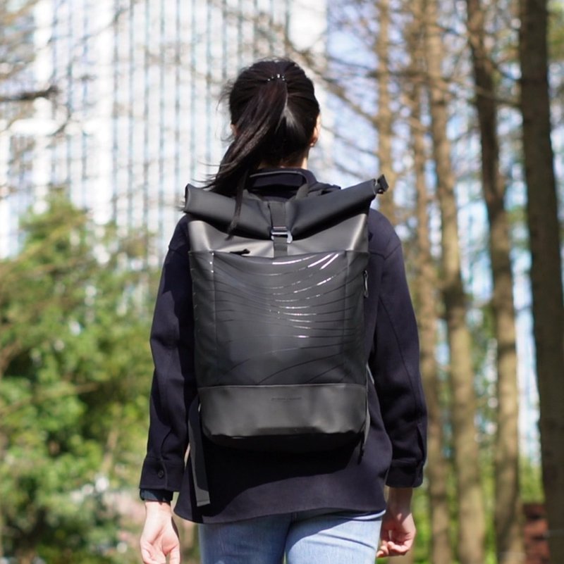 Massform 防泼水卷口后背包 | 16寸笔电包, 多隔层收纳 - 后背包/双肩包 - 人造皮革 黑色