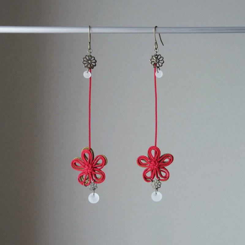 繁花盛绽 手工双色装饰结立体花朵耳环 - 耳环/耳夹 - 其他金属 红色