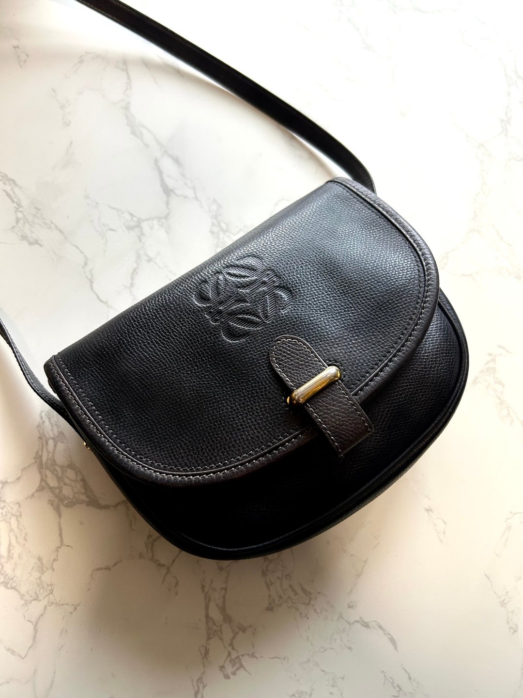 绝版古董包 Loewe黑金色马鞍侧背包 斜背包 皮革包 单肩包 中古包 - 侧背包/斜挎包 - 真皮 黑色