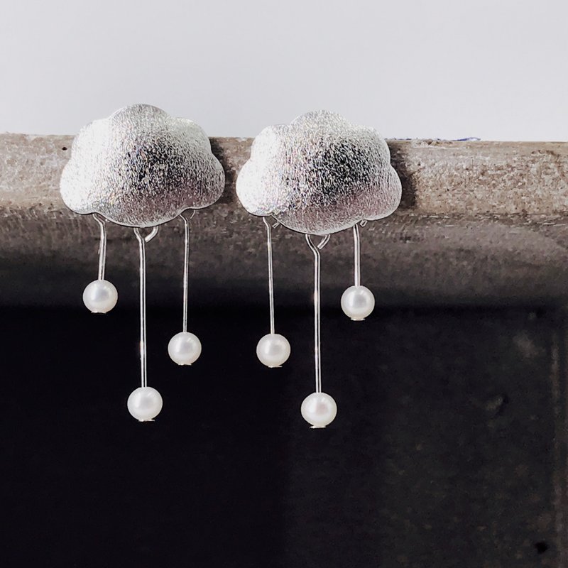 纯银 下雨天  925 淡水珍珠 防敏感耳环 - 耳环/耳夹 - 其他金属 银色