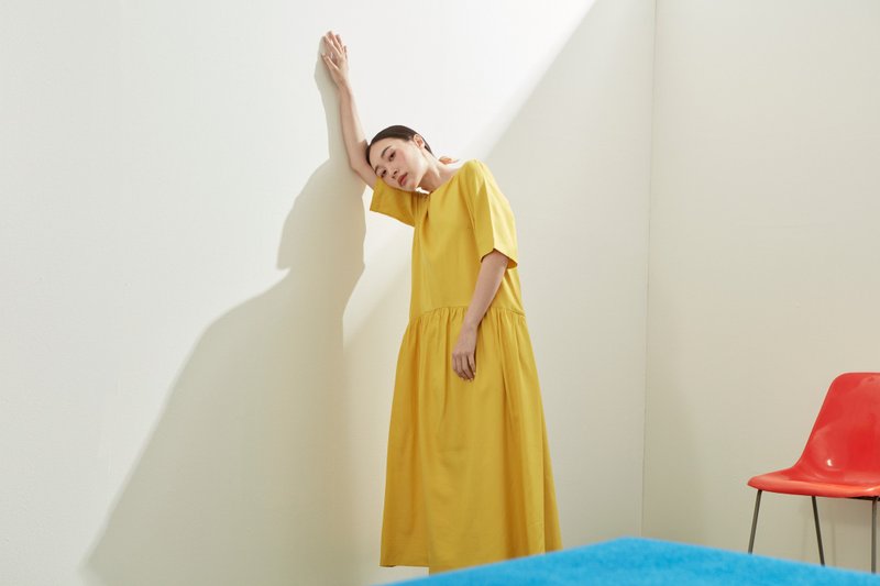 Oversize 长版天丝棉洋装 _ Timeline : 莱姆色 (S/M/L) - 洋装/连衣裙 - 棉．麻 卡其色