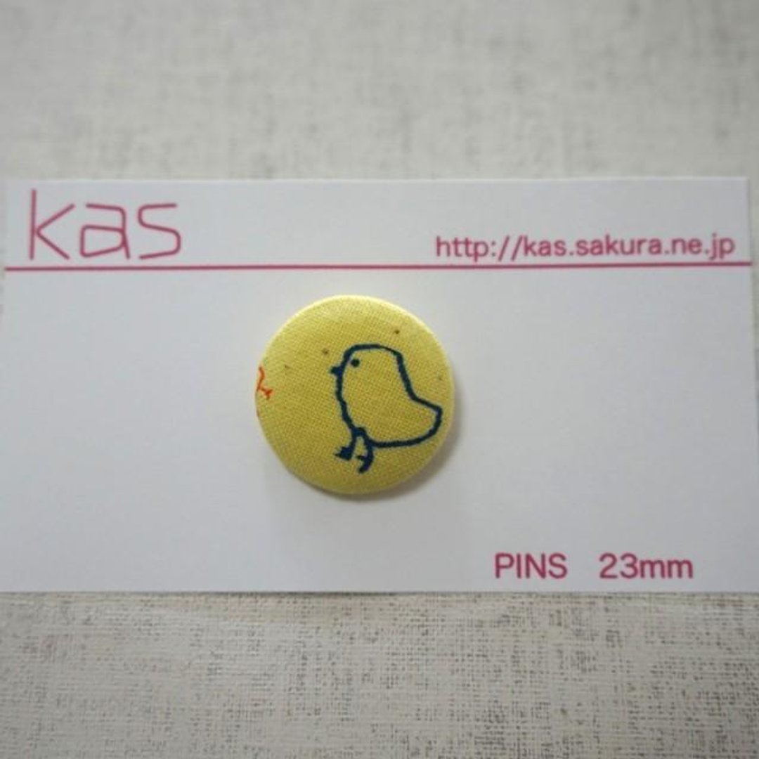 Hand printed original covered button pin badge"bird" - 胸针 - 棉 黄色