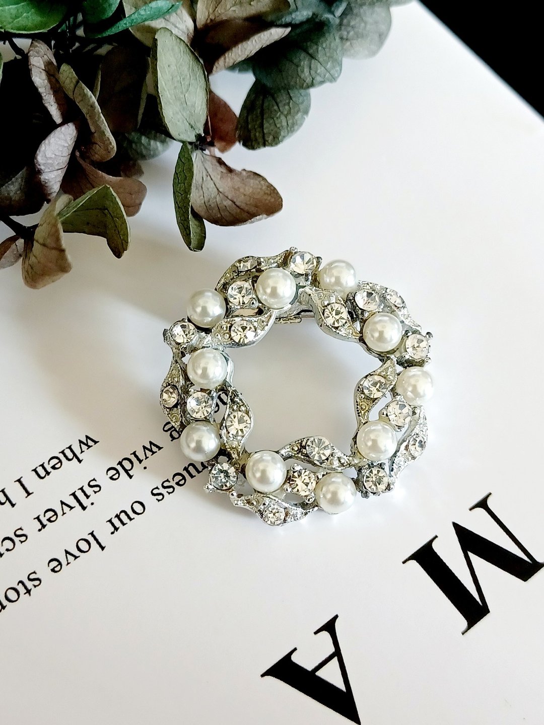 vintage jewelry 典雅珍珠花环别针 - 胸针 - 其他金属 