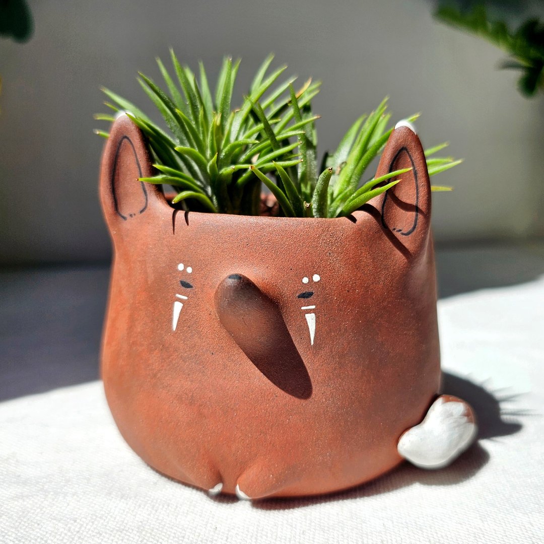 Brown tribal fox planter. Handmade plant pot with drainage. - 花瓶/陶器 - 陶 