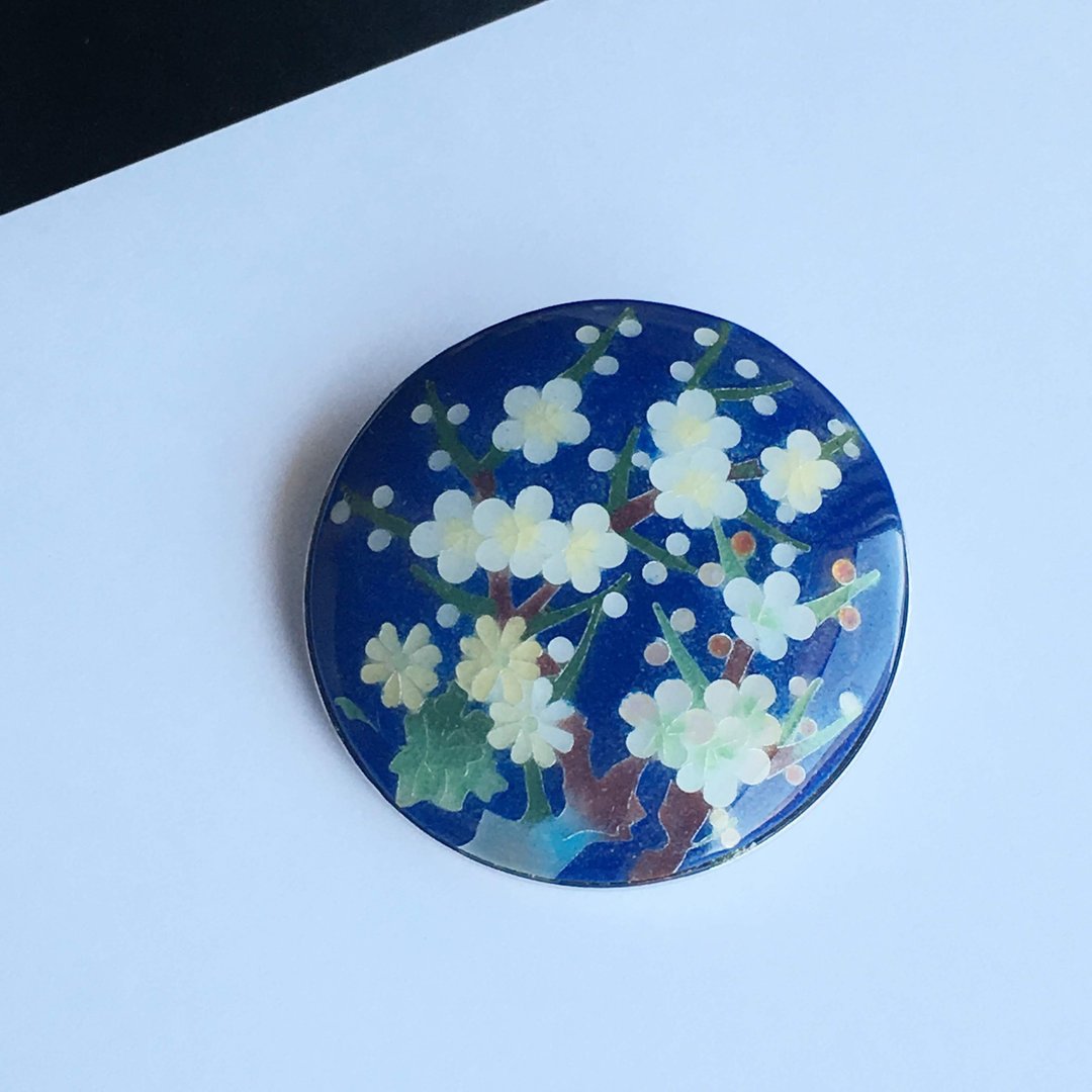 Ruri Konbai [Lapis lazuli blue] Cloisonne brooch Pure silver-clad wired cloisonne - 胸针 - 其他材质 蓝色