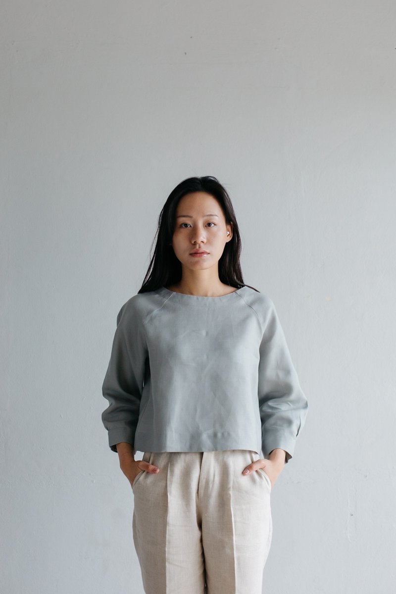 设计馆为泰国着衣品牌名 极简亚麻制圆领上衣-灰色 - 女装上衣 - 棉．麻 灰色