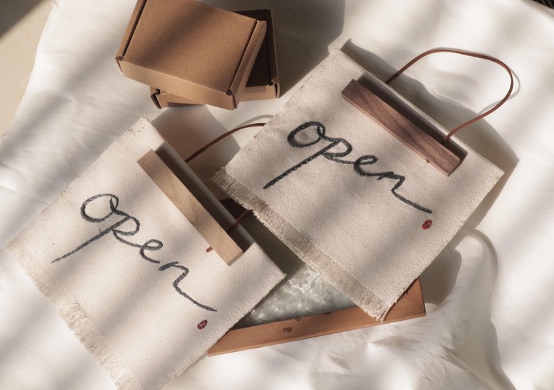 欢迎询问订购_双面吊牌 open  /closed 手工简约法式刺绣 磁吸木 - 其他 - 棉．麻 多色