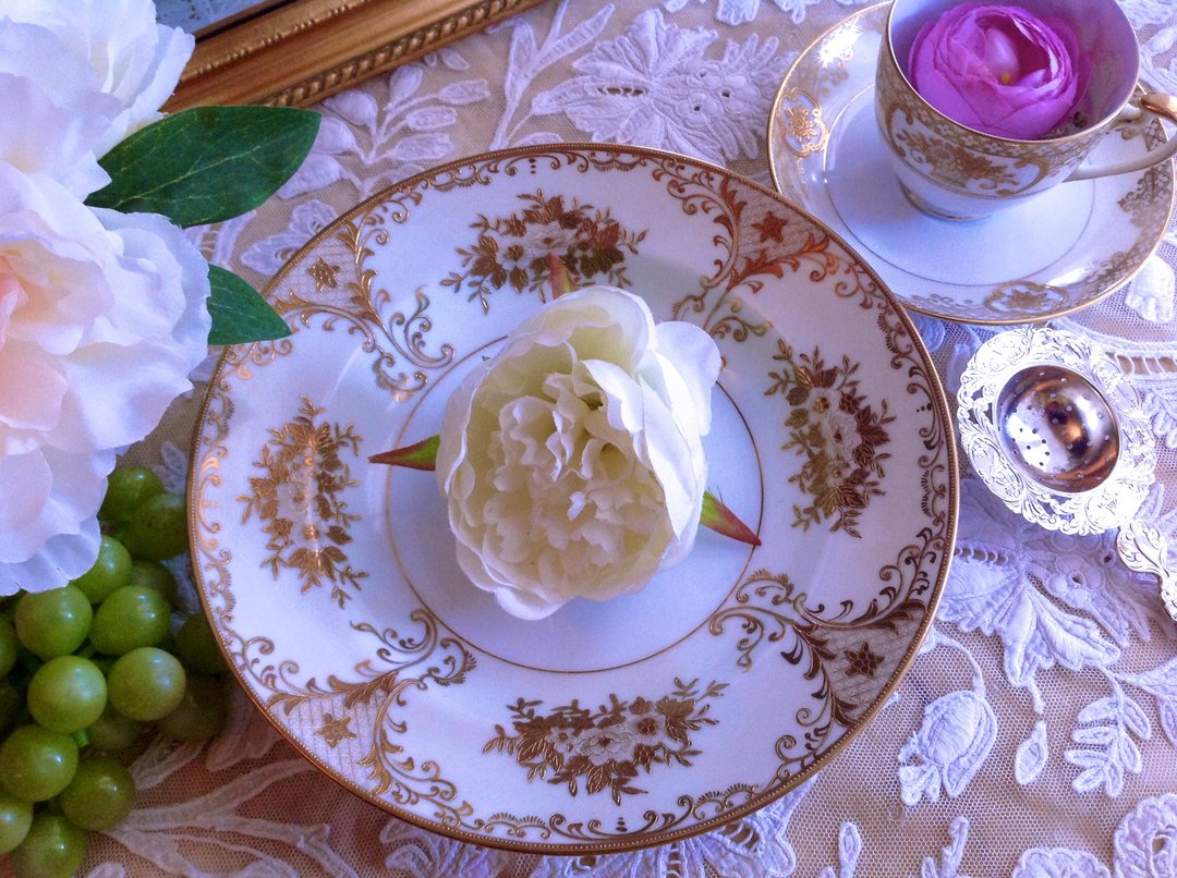 ♥安妮疯古物♥日本骨瓷 Noritake 副牌 Meito 立体手绘24k 金玫瑰古董蛋糕盘 点心盘 汤碗 - 浅碟/小碟子 - 瓷 