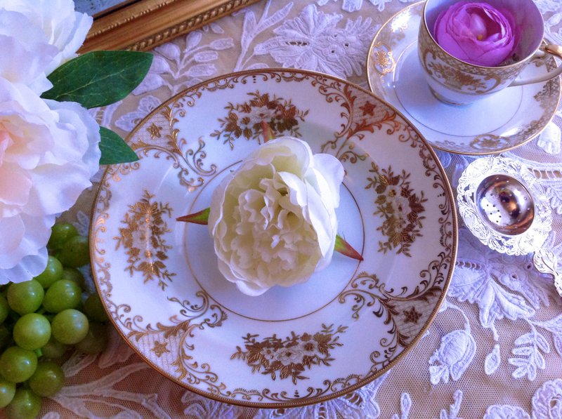 ♥安妮疯古物♥日本骨瓷 Noritake 副牌 Meito 立体手绘24k 金玫瑰古董蛋糕盘 点心盘 汤碗 - 浅碟/小碟子 - 瓷 