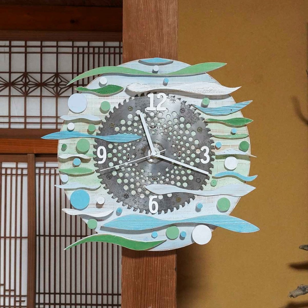 为您的空间添置原创艺术作品 手工制作挂钟 艺术壁挂时钟 以割草机刀片再制的壁挂时钟 以旧木材再制的木制壁挂时钟 210 - 时钟/闹钟 - 木头 白色
