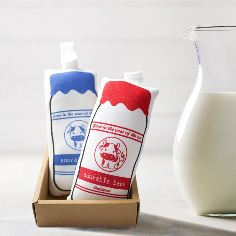 2021牛年 牛奶瓶啾啾安抚娃娃 红蓝色 牛宝宝  婴儿 周岁 弥月 玩具 礼物 - 玩具/玩偶 - 棉．麻 红色