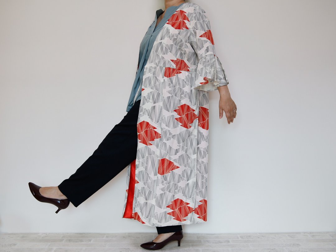 KIMONO Wrap Dress'n Coat - 以和服制成的两穿式洋装外套，独一无二的和服改造 - 洋装/连衣裙 - 丝．绢 白色