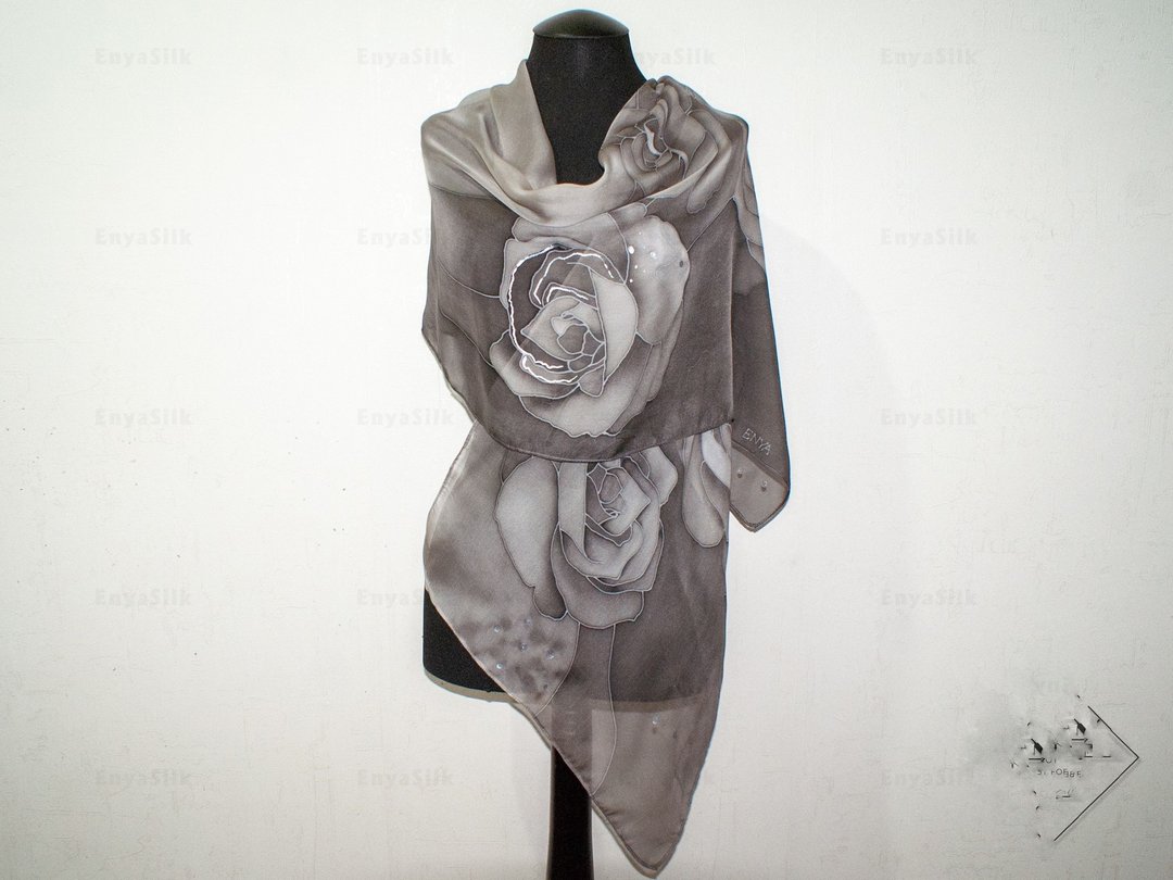 絲巾 Ladies long silk scarf gray Luxury hand painted silk scarf with roses - 丝巾 - 丝．绢 灰色