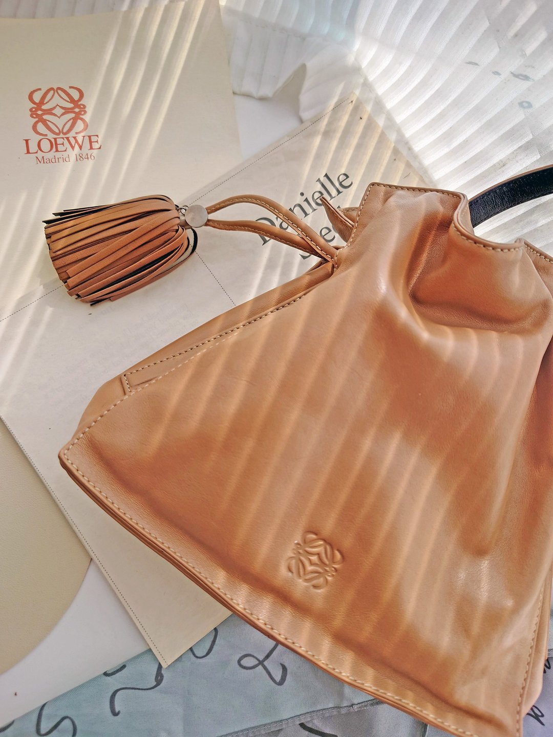 中古美品Loewe Flamenco奶茶流苏束口袋肩背包斜挎包单肩包束绳包 - 侧背包/斜挎包 - 真皮 卡其色