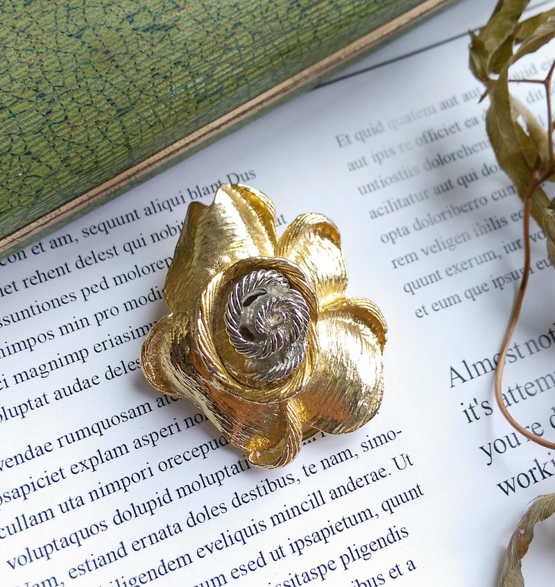 【西洋古董饰品】 双色调 立体玫瑰 精致  围巾夹 丝巾扣 丝巾夹 - 其他 - 其他金属 金色