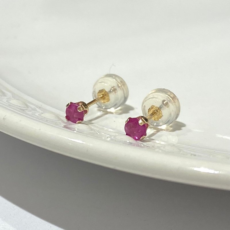【K14 GOLD RUBY】14K金3mm立爪红宝石耳针14KP4七月生日石【SOLID GOLD】 - 耳环/耳夹 - 其他金属 红色
