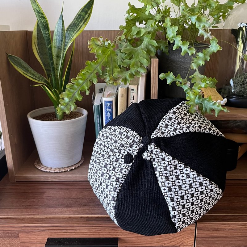 【Vintage styling project】黑白小花贝雷帽 - 帽子 - 其他人造纤维 黑色