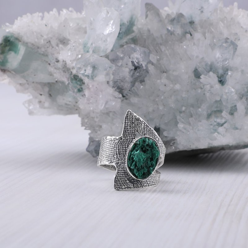 Abstract triangle geometric ring in sterling silver with natural malachite stone - 戒指 - 纯银 绿色