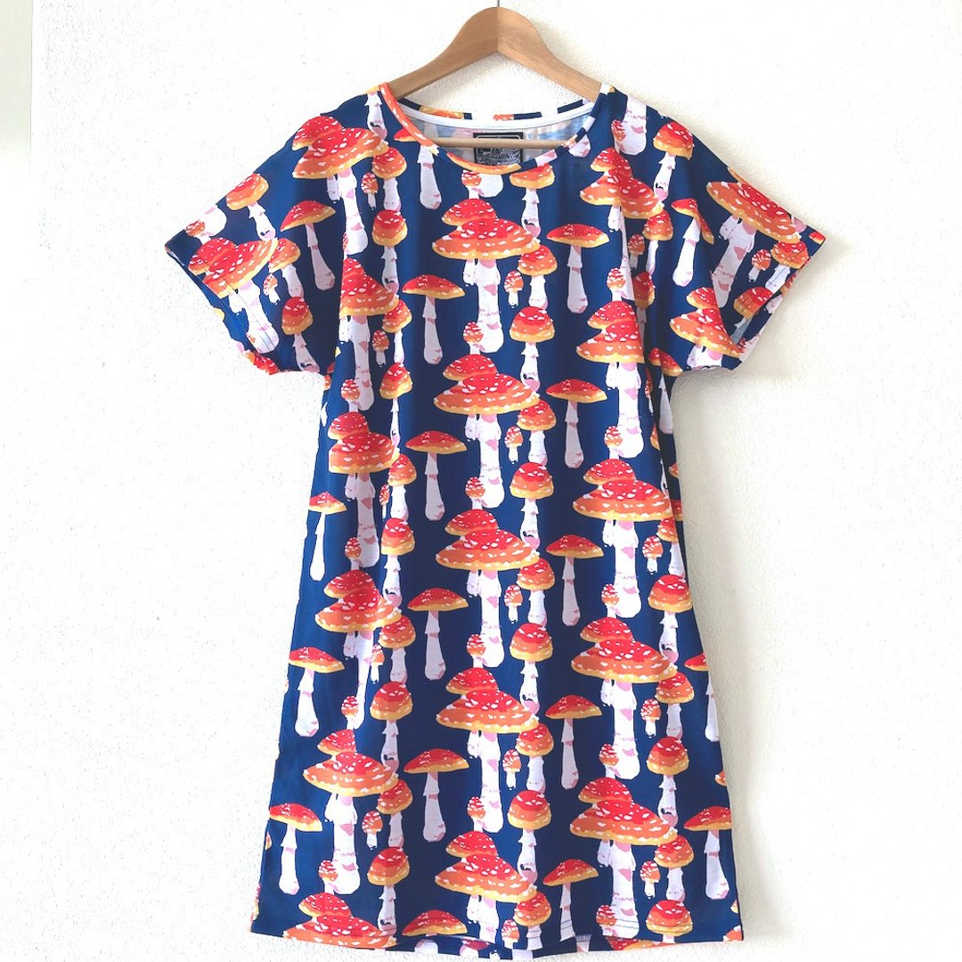 Fly agaric T-shirt dress / Tshirt one-piece -Amanita muscaria- / T-shirt, dress, textile, longT - 洋装/连衣裙 - 其他材质 多色