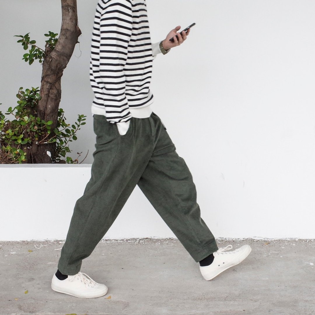 秋冬的衣柜留个灯芯绒 粗坑索带宽松锥形九分裤 corduroy pants - 男士长裤 - 棉 绿色