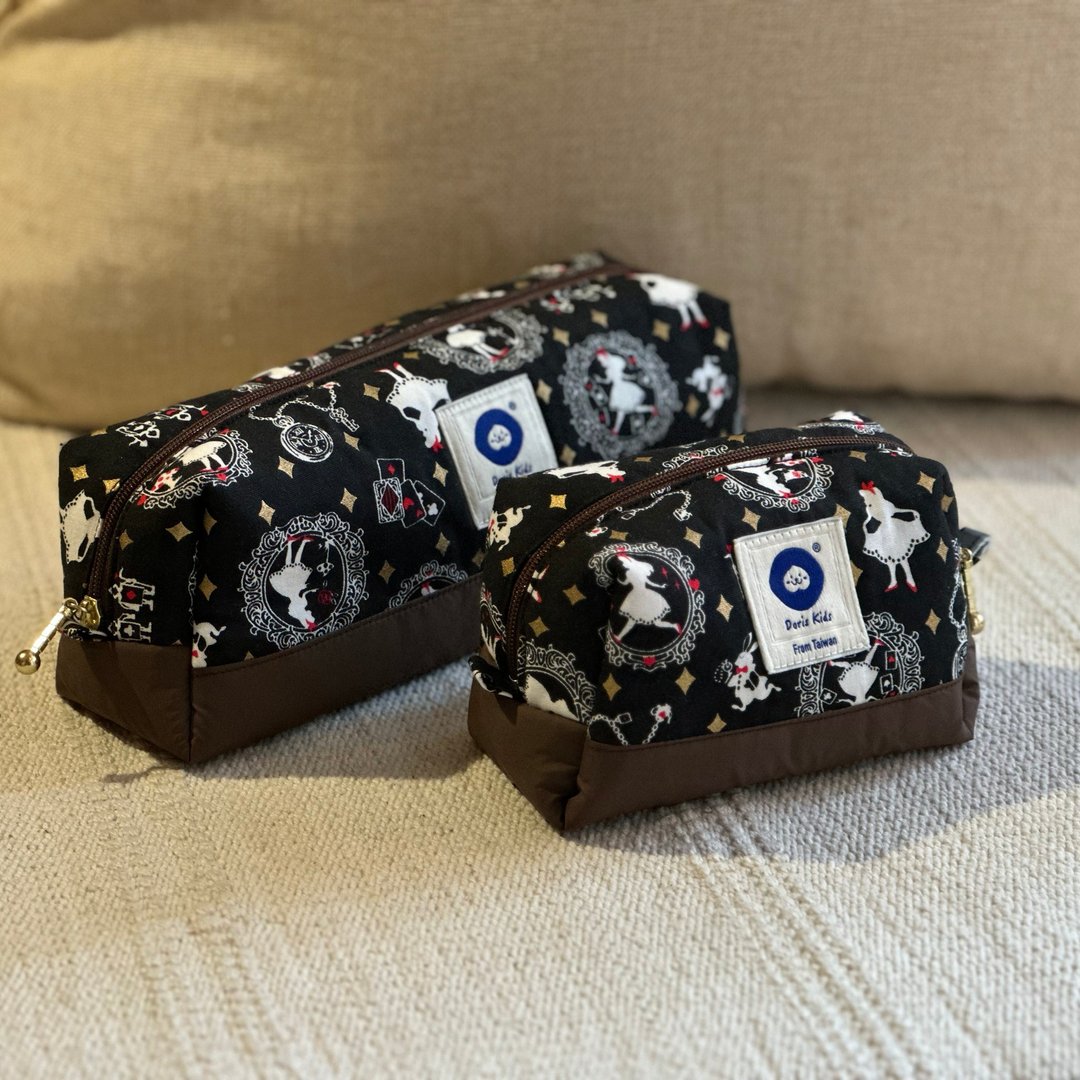 可可爱丽丝 Chocolate Alice 收纳包 定制刺绣 10 个英文字符以内 - 化妆包/杂物包 - 防水材质 咖啡色