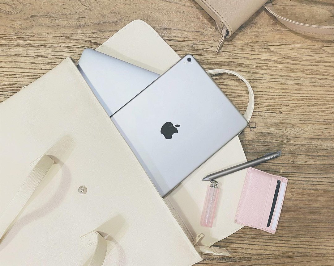 OhCase Macbook Pro/Air 公事笔电两用包 - 电脑包 - 防水材质 卡其色