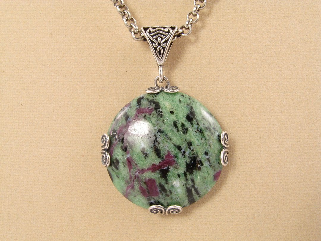 Ruby in Zoisite Mint Sage Green Stone Victorian Pendant Necklace Woman Jewelry - 项链 - 半宝石 绿色