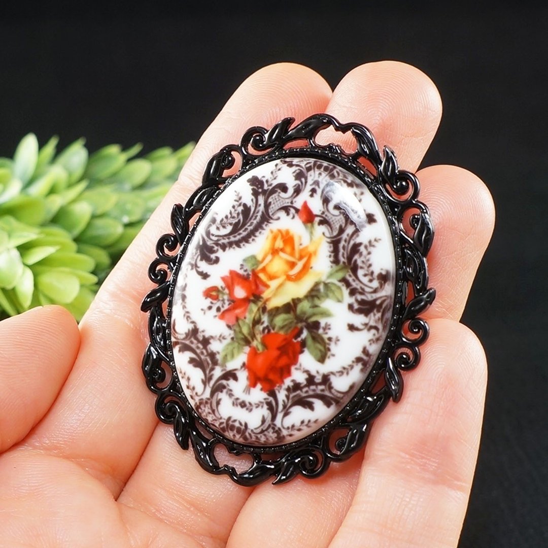 玫瑰花瓷盘浮雕胸针｜黑、黄、红花卉椭圆胸针饰品 - 胸针 - 瓷 黑色