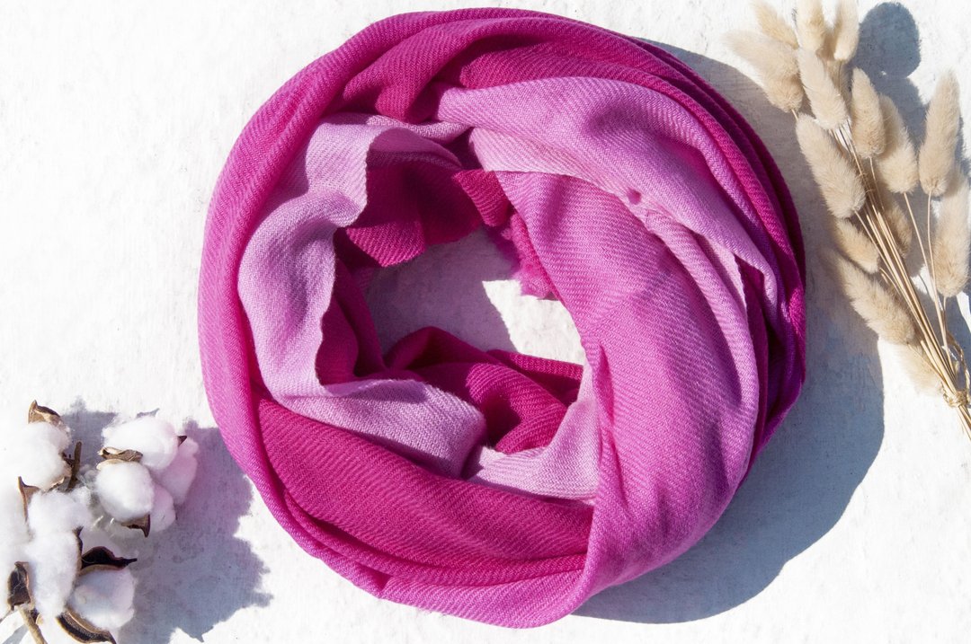 喀什米尔Cashmere/羊绒围巾/纯羊毛围巾披巾/戒指绒披肩-桃红渐层 - 围巾/披肩 - 羊毛 粉红色
