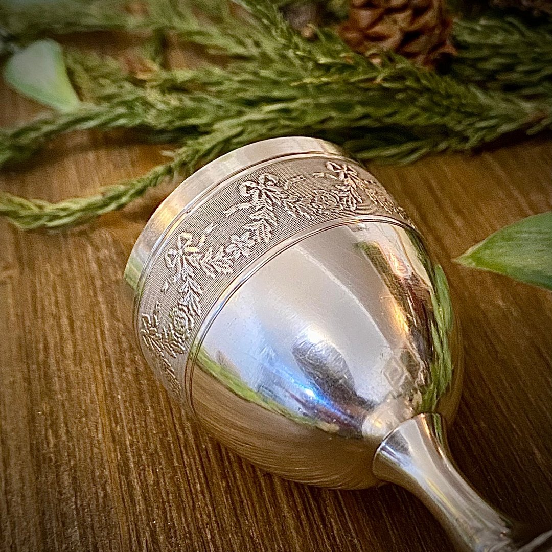法国路易十六风格 蝴蝶结花卉纹饰 纯银杯 - 酒杯/酒器 - 纯银 银色