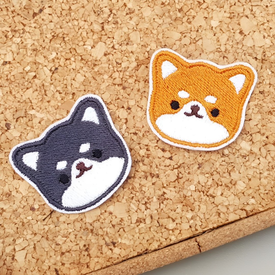 柴犬刺绣胸针徽章饰品 - 徽章/别针 - 人造皮革 多色