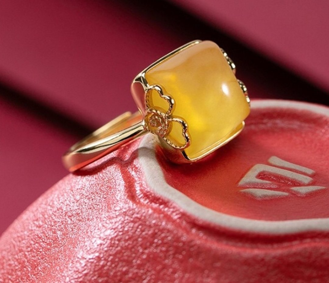 Like Butter Square Gemstones Amber Rings for Women Natural Chicken Oil Beeswax - 戒指 - 纯银 银色